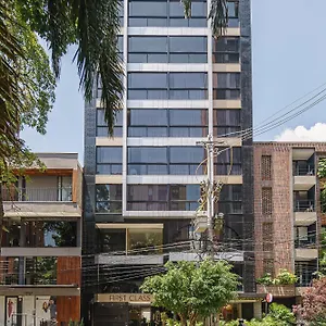 https://first-class.colombiamedellinhotels.com